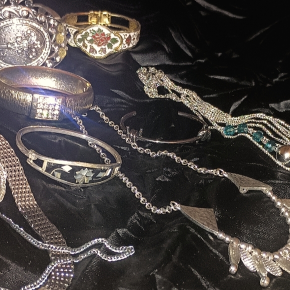 Necklaces and bracelets - Picture 12 of 13